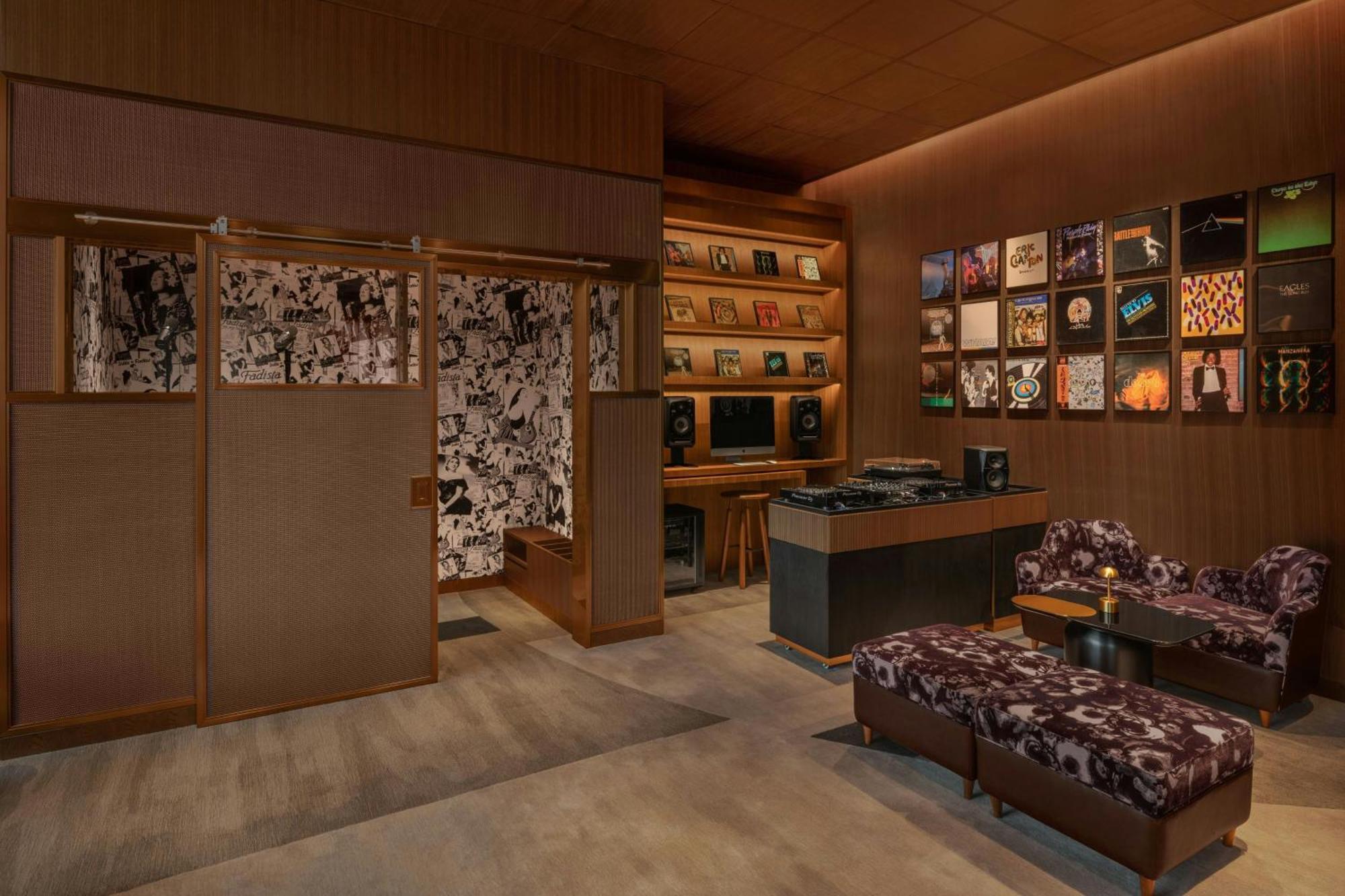 W Macau - Studio City Екстер'єр фото The interior of the record store
