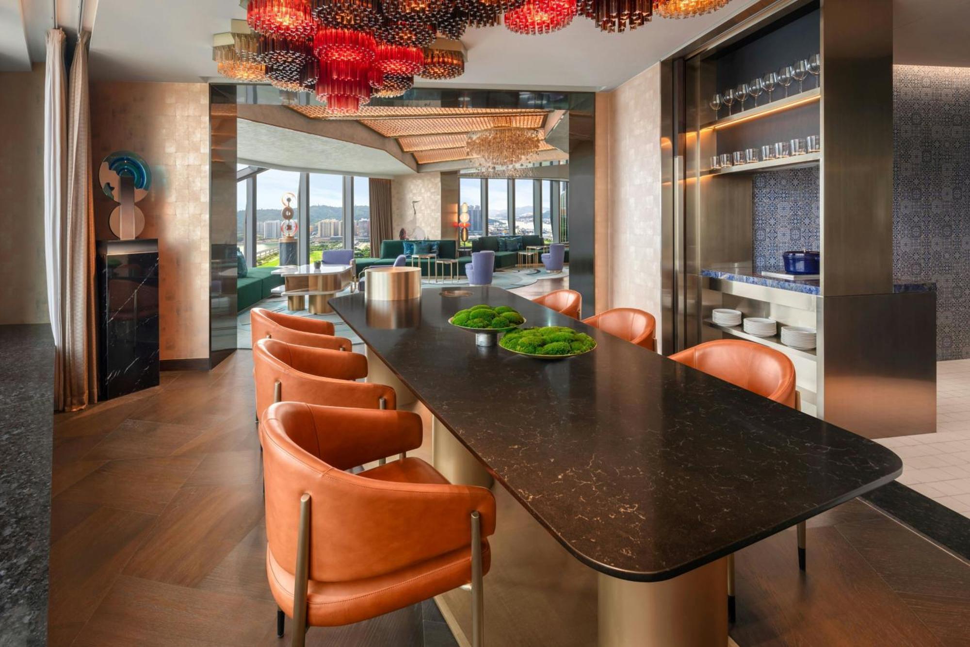 W Macau - Studio City Екстер'єр фото The Club at London Heathrow Airport